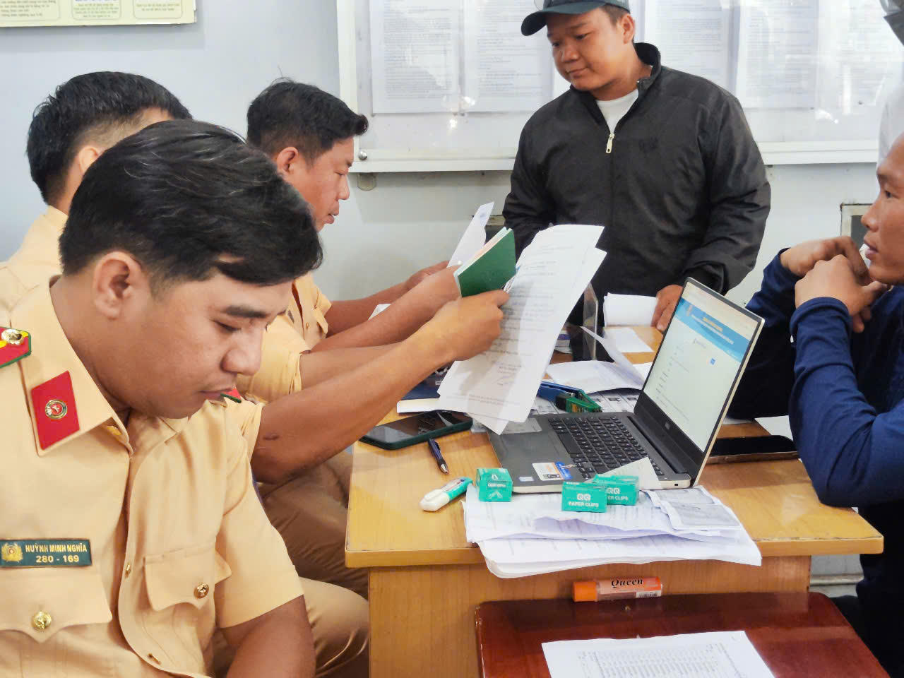 Hình ảnh ngày đầu Công an TP HCM tiếp nhận cấp giấy phép lái xe