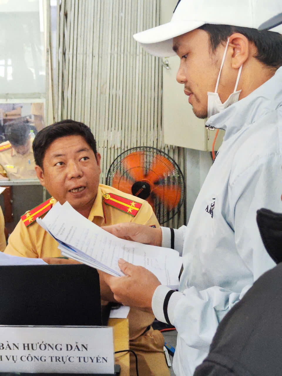 Hình ảnh ngày đầu Công an TP HCM tiếp nhận cấp giấy phép lái xe