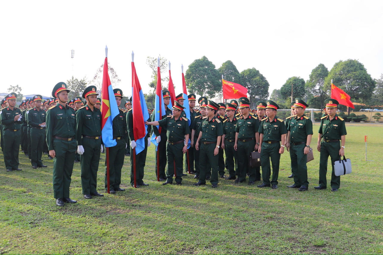 Quân đoàn 34 huấn luyện diễu binh, diễu hành chuẩn bị cho Lễ kỷ niệm 50 năm Ngày Giải phóng miền Nam, thống nhất đất nước