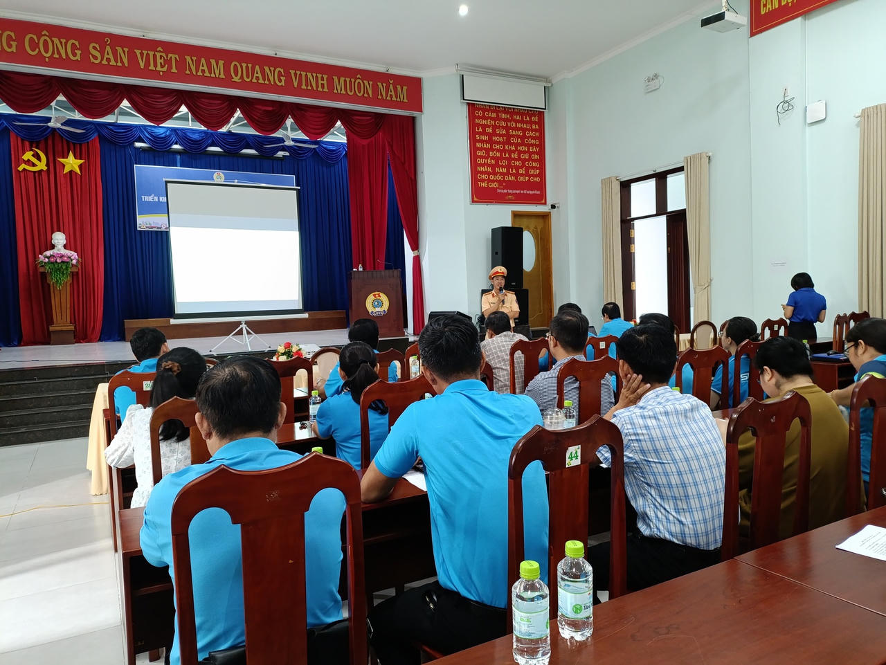 Tây Ninh đẩy mạnh tuyên truyền Luật Trật tự an toàn giao thông đường bộ cho người lao động