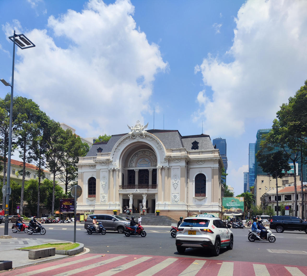 50 Năm ngày giải phóng miền Nam, thống nhất đất nước: Đời sống nhân dân TP HCM được cải thiện, thu nhập từng bước nâng lên