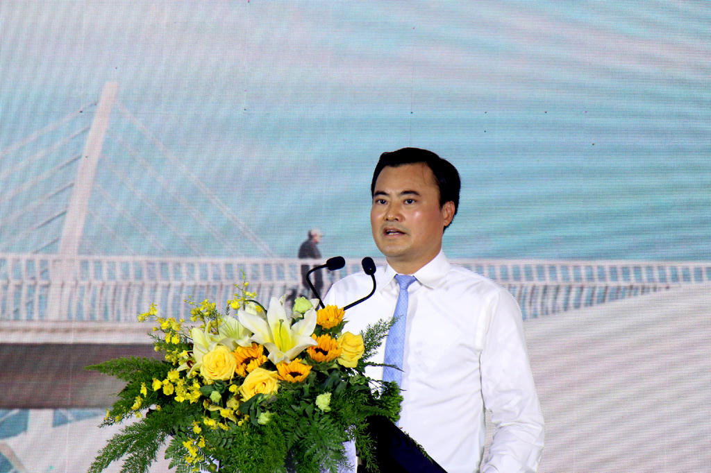 Khởi công cầu đi bộ qua sông Sài Gòn