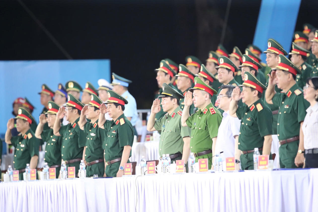 Hợp luyện diễu binh 30/4 quy mô lớn lần đầu tiên ở TP HCM