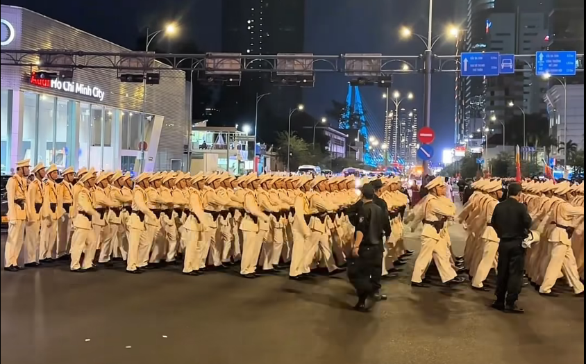 Hợp luyện diễu binh 30/4 quy mô lớn lần đầu tiên ở TP HCM