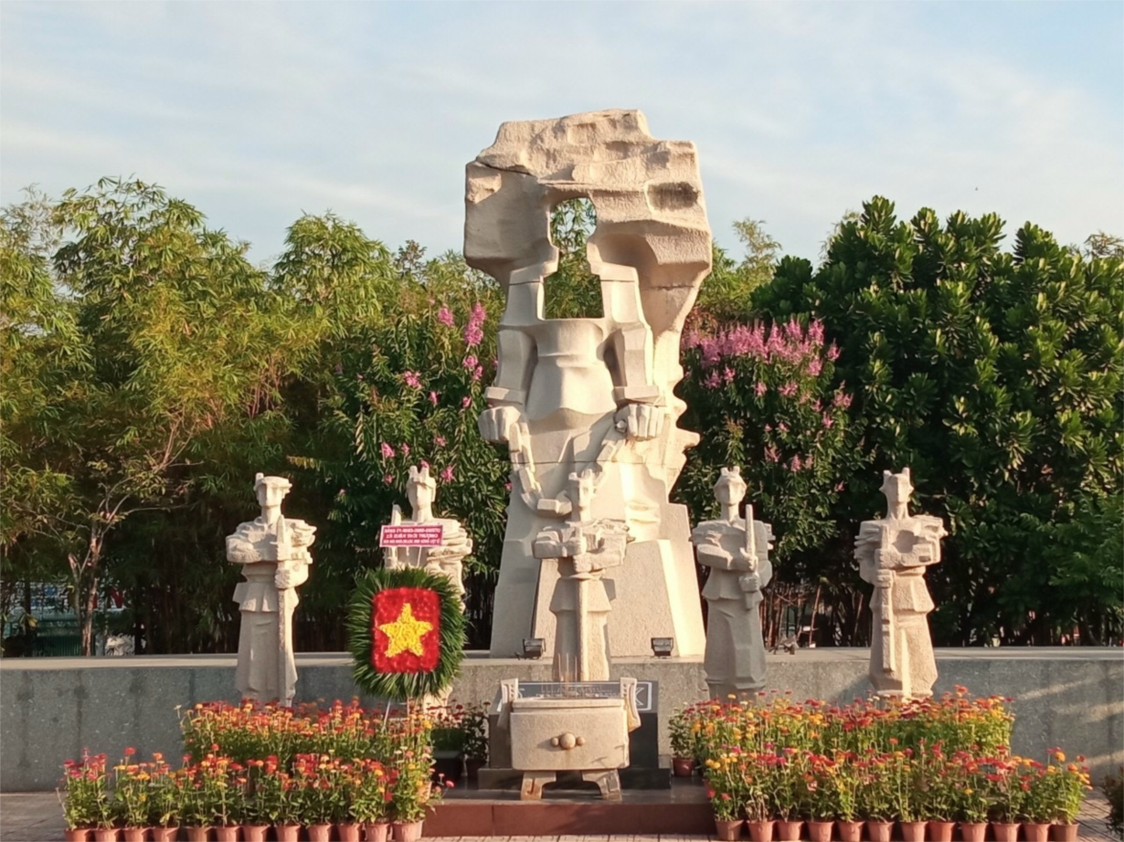 Chủ tịch nước Lương Cường dâng hương tại Khu Di tích Lịch sử Quốc gia Ngã Ba Giồng