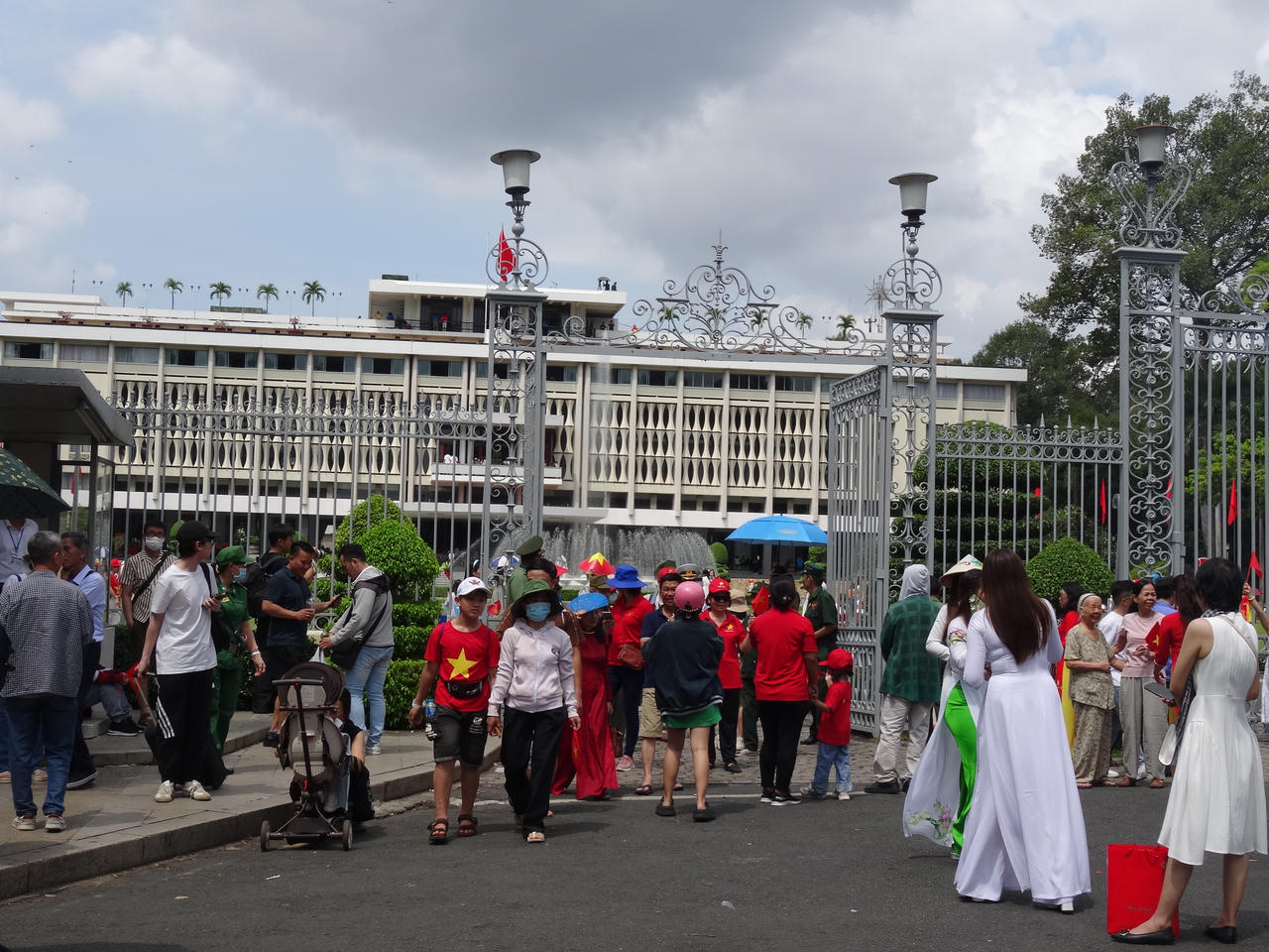 Không khí hào hùng nhắc nhớ những ngày tháng 4 lịch sử ở TP HCM