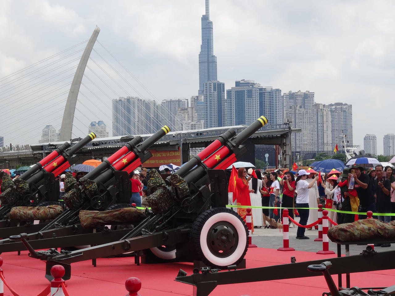 Không khí hào hùng nhắc nhớ những ngày tháng 4 lịch sử ở TP HCM