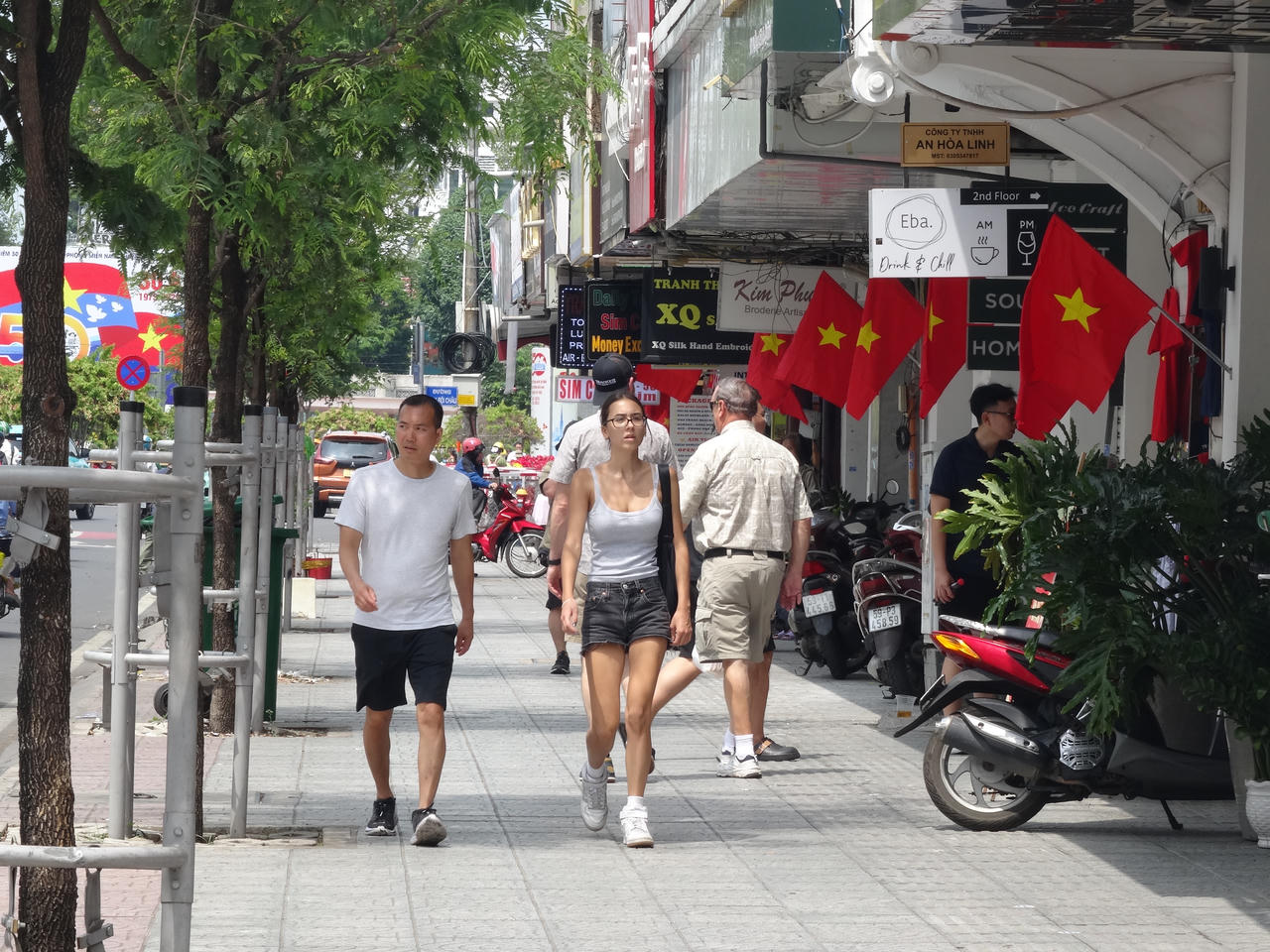 Không khí hào hùng nhắc nhớ những ngày tháng 4 lịch sử ở TP HCM