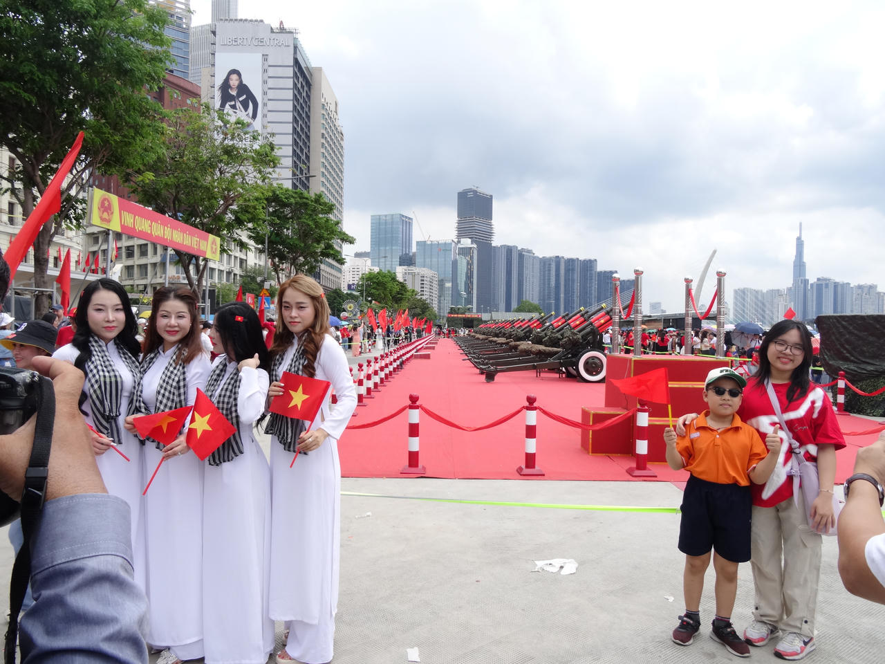 Không khí hào hùng nhắc nhớ những ngày tháng 4 lịch sử ở TP HCM