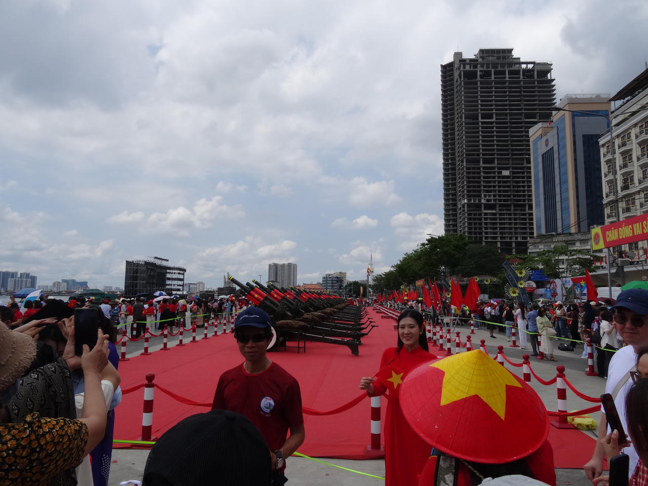 Không khí hào hùng nhắc nhớ những ngày tháng 4 lịch sử ở TP HCM