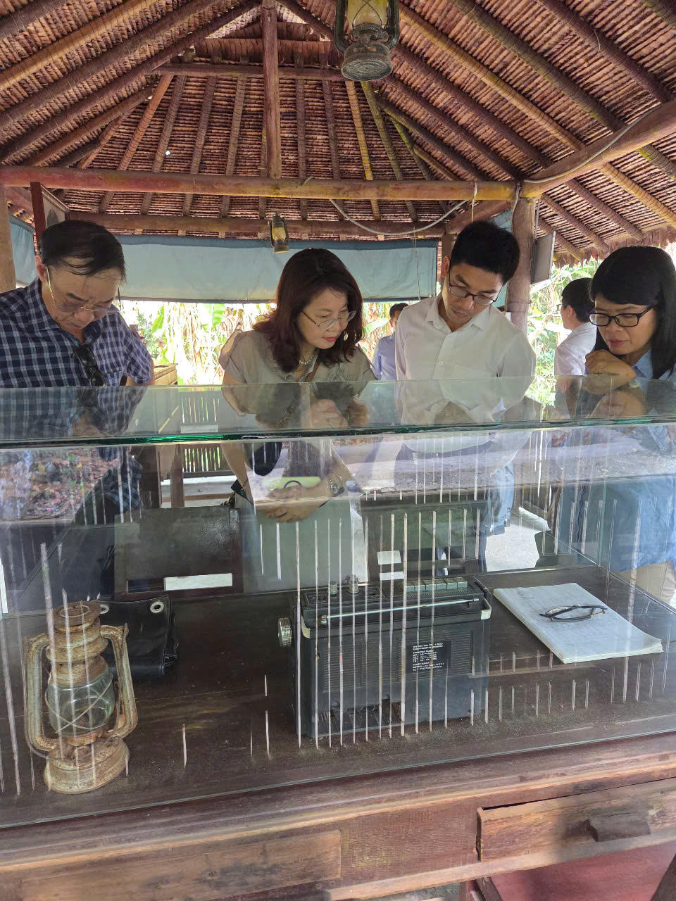 Đoàn công tác của Bộ Tư pháp về nguồn, thăm Di tích lịch sử Căn cứ Trung ương Cục miền Nam