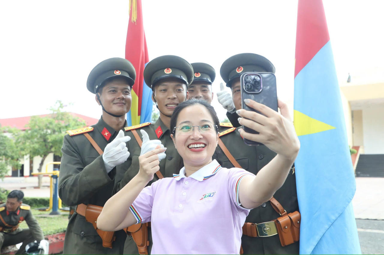 Xin chào bộ đội của dân!