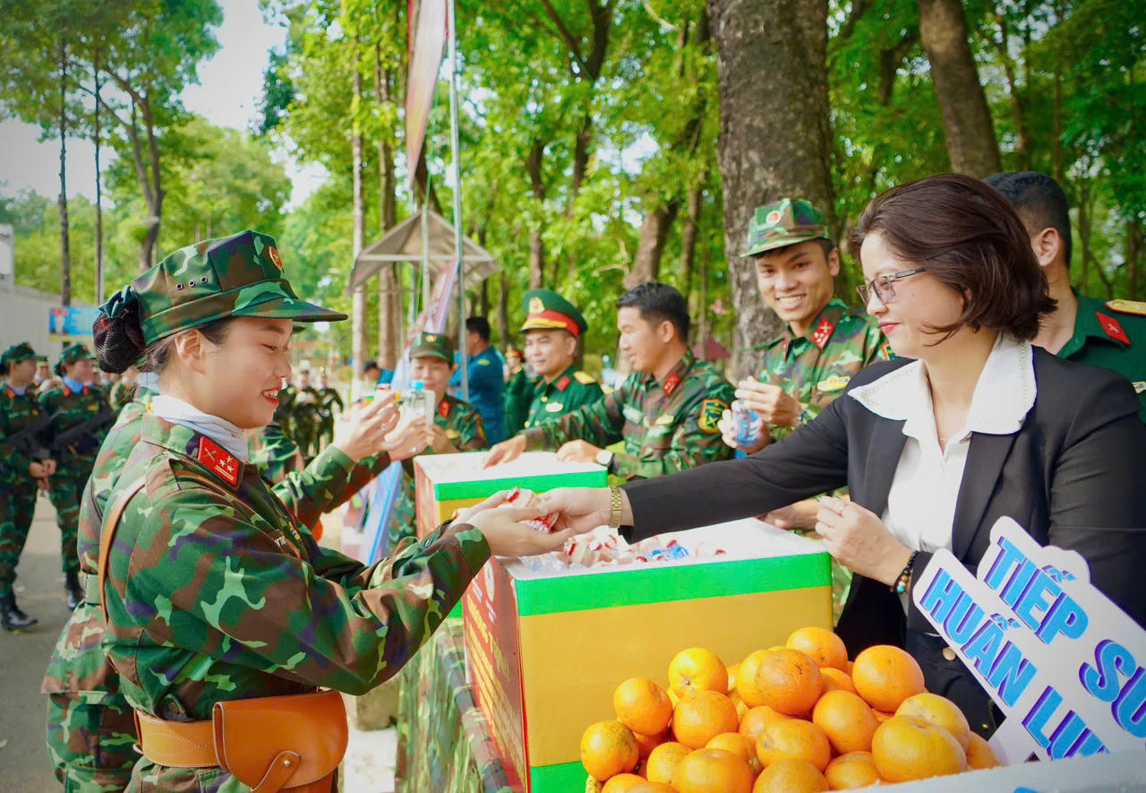 Xin chào bộ đội của dân!