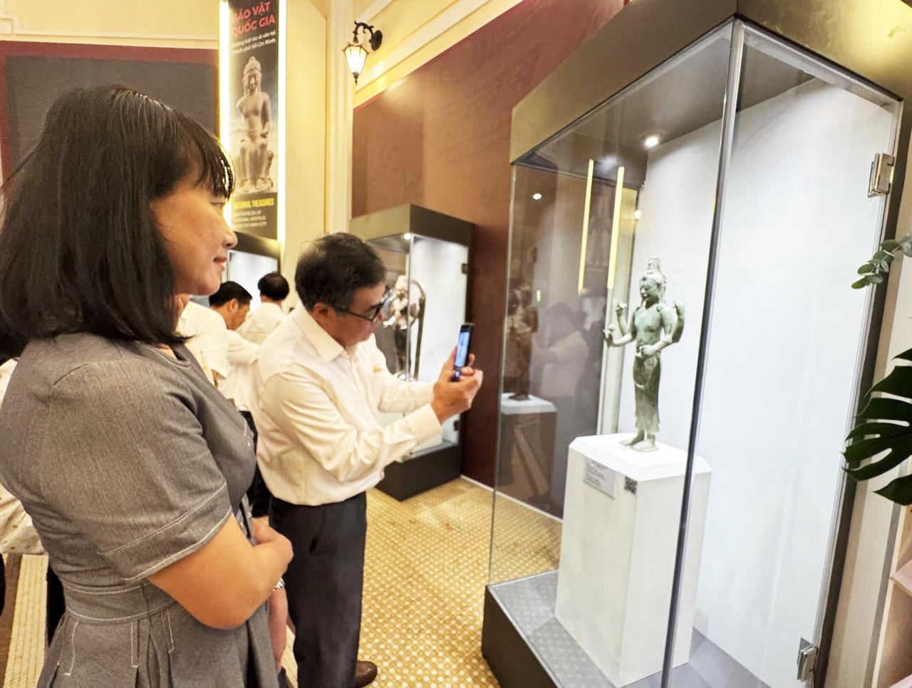 Khai mạc trưng bày 17 ‘Bảo vật Quốc gia – Những kiệt tác di sản tại Thành phố Hồ Chí Minh’