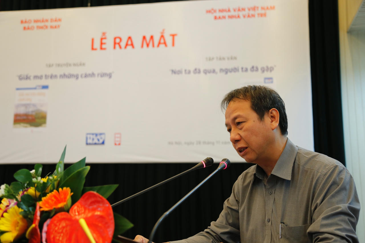 Thời Nay ra mắt hai tuyển tập chạm vào trái tim bạn đọc