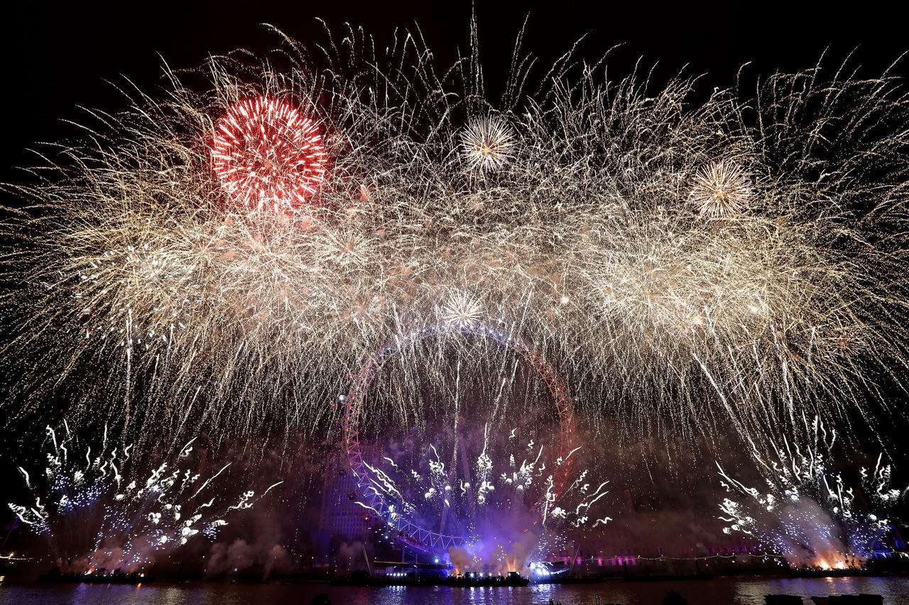 Chiêm ngưỡng pháo hoa mừng năm mới tuyệt đẹp tại nhiều quốc gia