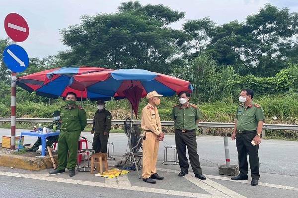 Chủ tịch UBND tỉnh Lào Cai yêu cầu nỗ lực ngăn chặn dịch lây lan ra cộng đồng