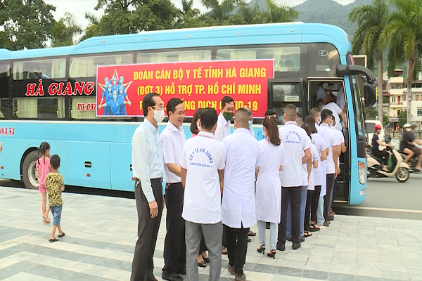 Các đoàn cán bộ y tế tiếp tục chi viện miền Nam chống dịch COVID-19