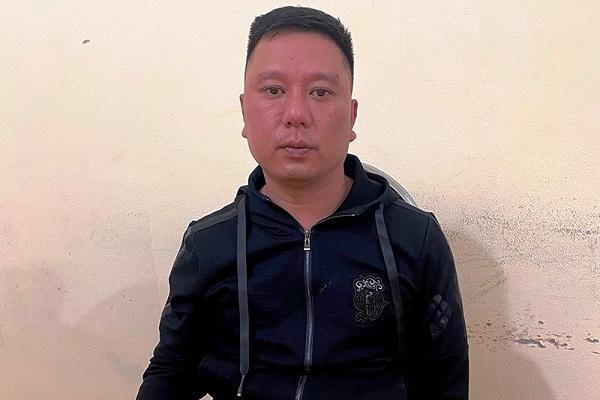 Bắt 2 đối tượng hành hung người khác bằng kim tiêm chứa Coca Cola 