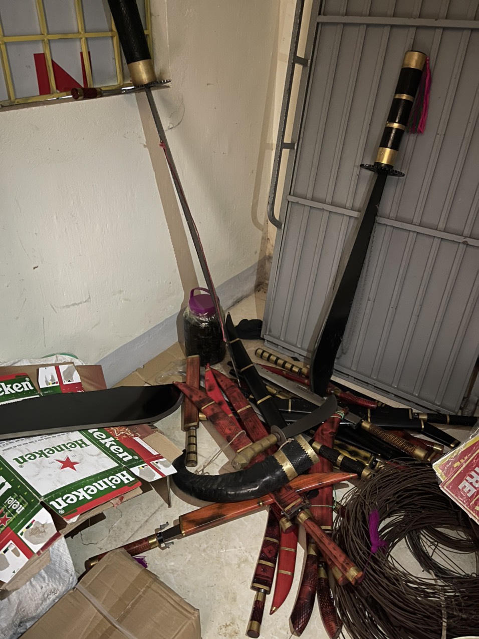 Chỉ đạo 'nóng' sau phản ánh của Báo Pháp luật Việt Nam về vũ khí thô sơ bán tràn lan khu vực Thác Bạc 