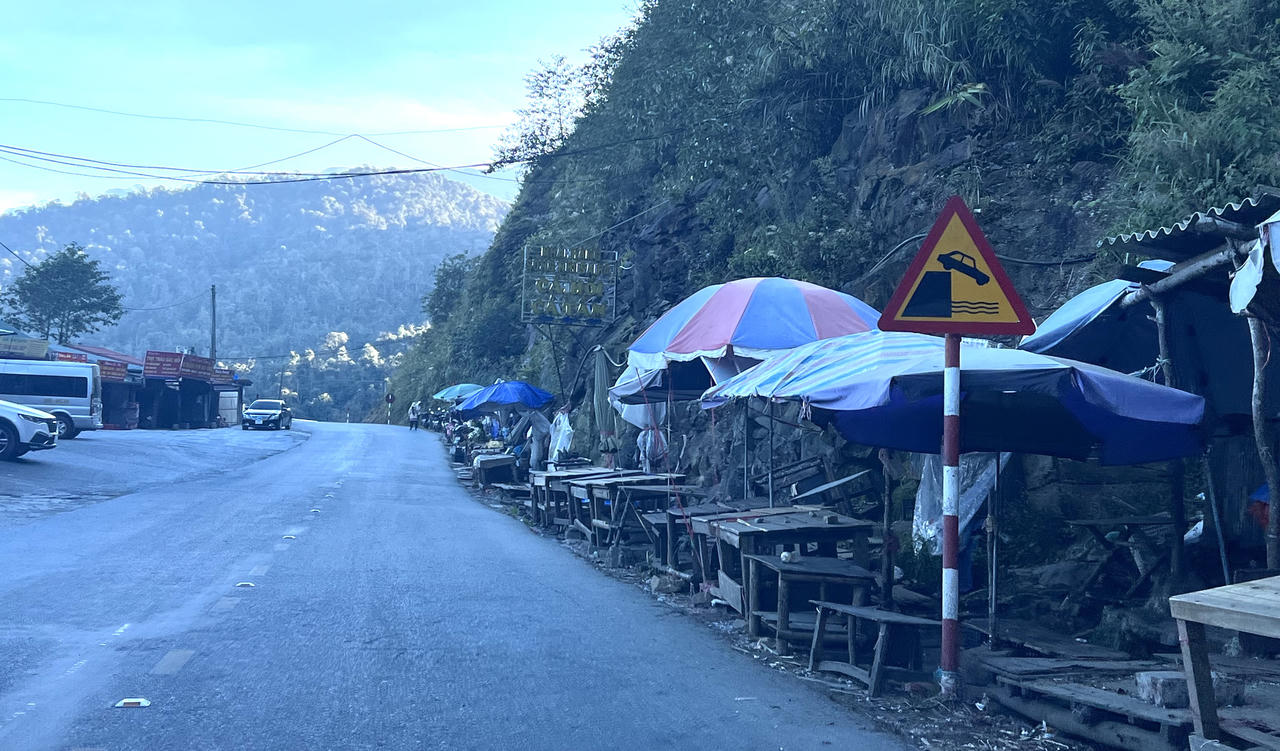 Chỉ đạo 'nóng' sau phản ánh của Báo Pháp luật Việt Nam về vũ khí thô sơ bán tràn lan khu vực Thác Bạc 