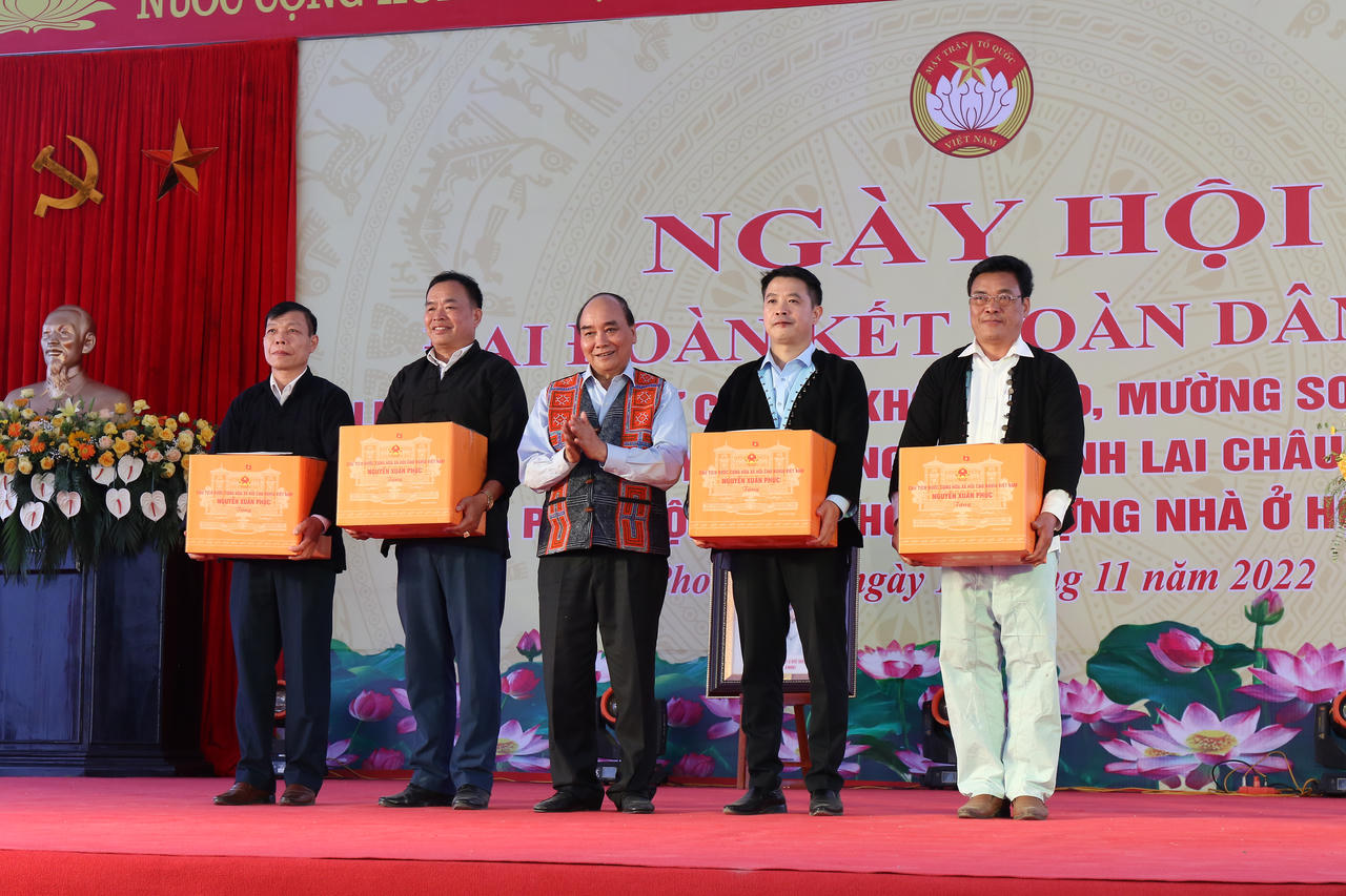 Chủ tịch nước Nguyễn Xuân Phúc dự Ngày hội đại đoàn kết các dân tộc tại Lai Châu