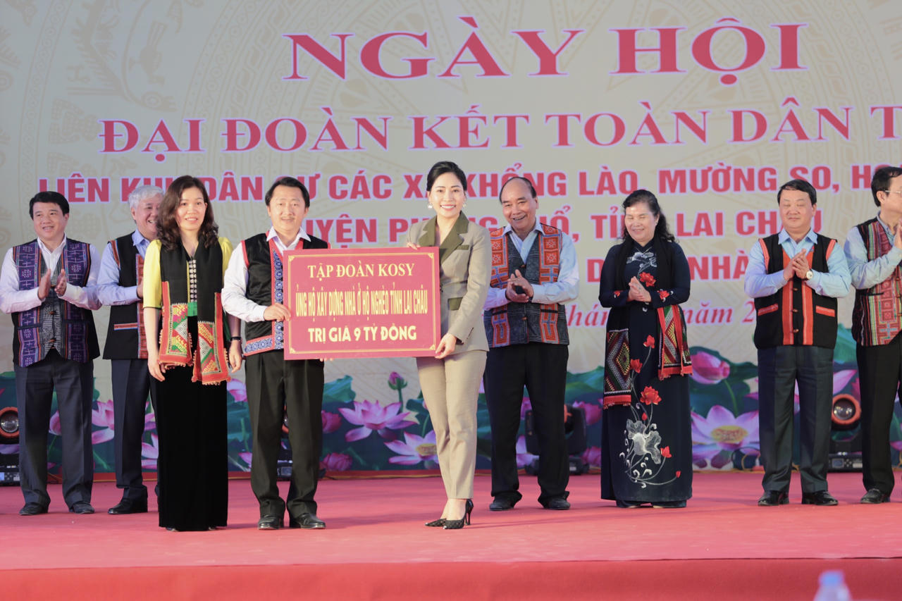 Chủ tịch nước Nguyễn Xuân Phúc dự Ngày hội đại đoàn kết các dân tộc tại Lai Châu