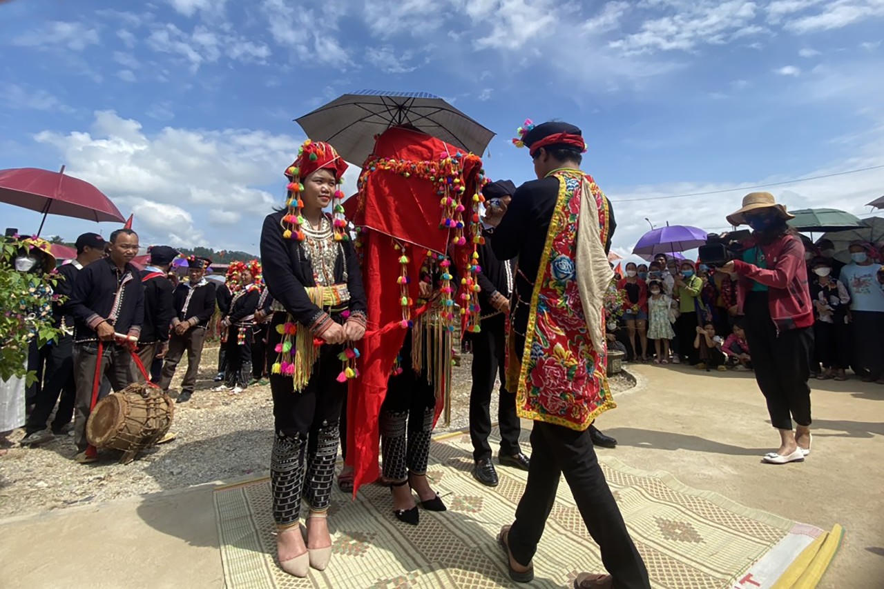 Độc đáo lễ Rước dâu của người Dao đỏ Than Uyên (Lai Châu)