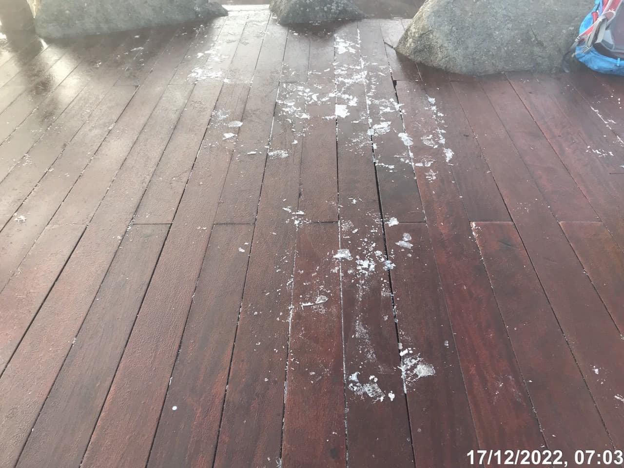 Xuất hiện băng giá trên đỉnh Fansipan