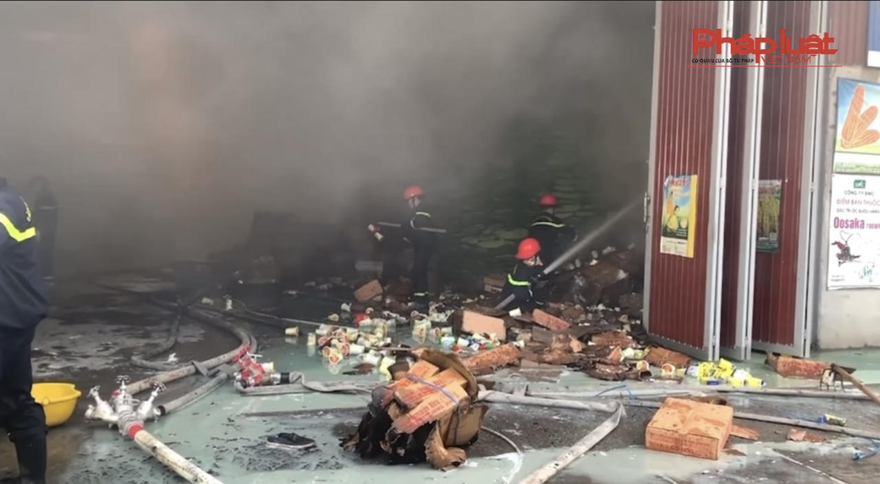 Kịp thời chữa cháy cửa hàng, kho phân phối vật tư nông nghiệp