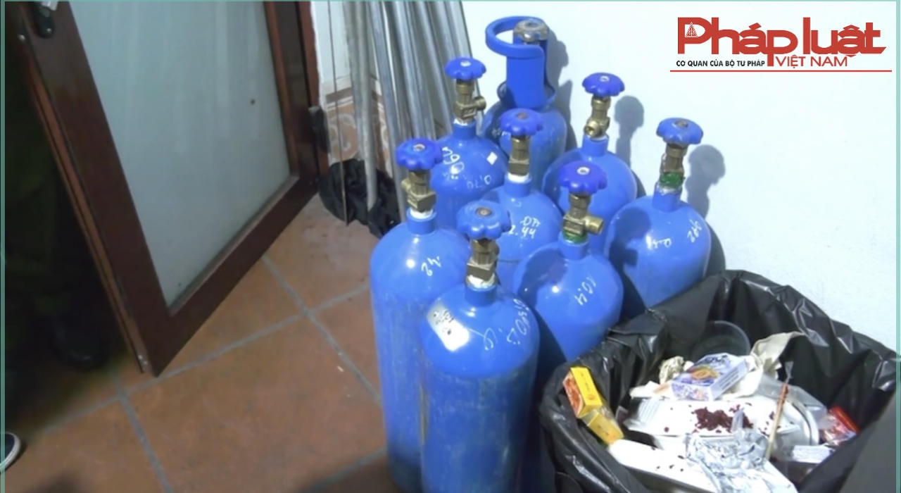 Công an TP Lào Cai ra quân xử lý cơ sở kinh doanh dịch vụ 'bóng cười' 