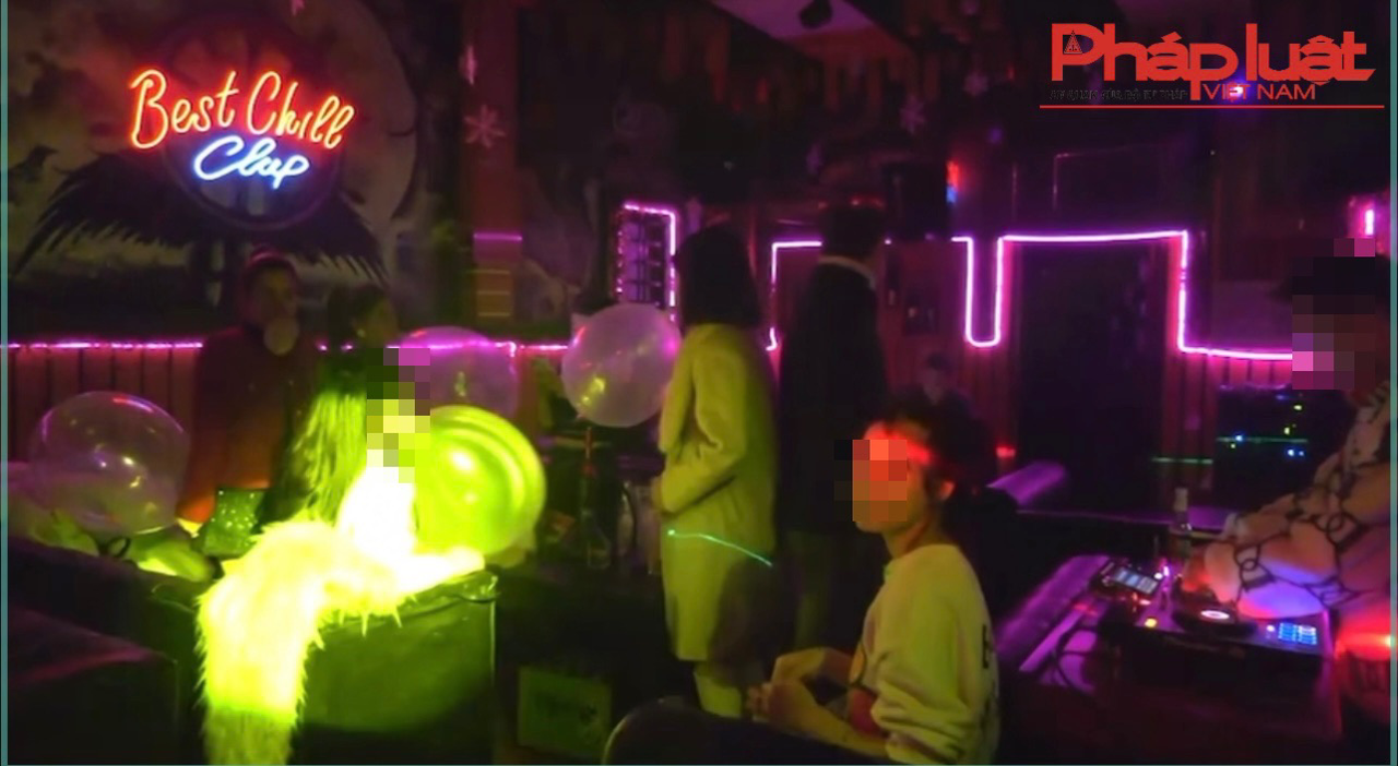 Công an TP Lào Cai ra quân xử lý cơ sở kinh doanh dịch vụ 'bóng cười' 