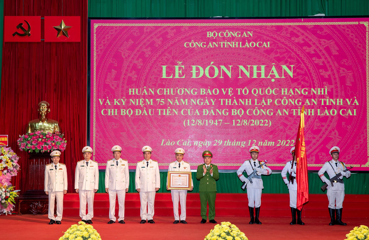 Công an tỉnh Lào Cai đón nhận Huân chương Bảo vệ Tổ quốc Hạng Nhì
