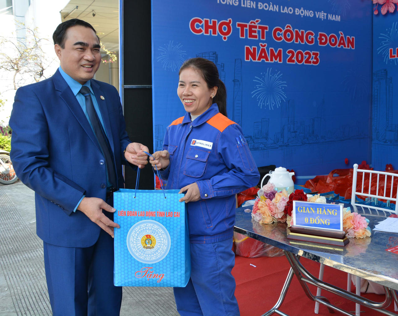 Khai mạc “Chợ Tết Công đoàn” năm 2023 tại Lào Cai