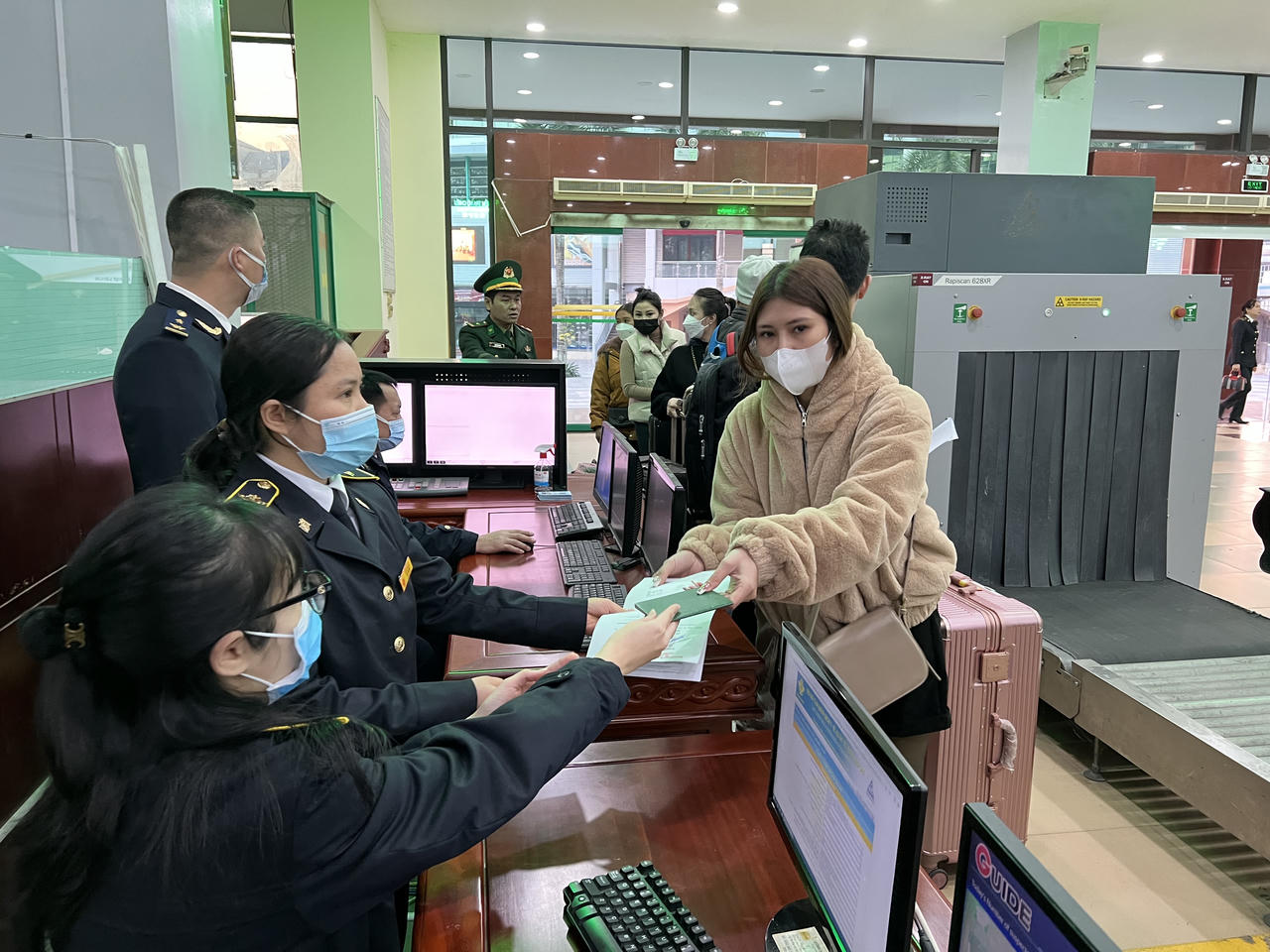 Lào Cai: Đón những vị khách đầu tiền sau 3 năm đóng cửa khẩu