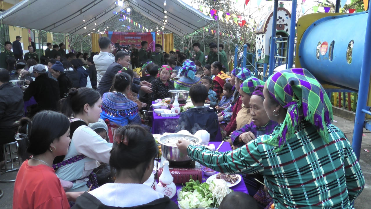 Xuân biên phòng ấm lòng dân bản