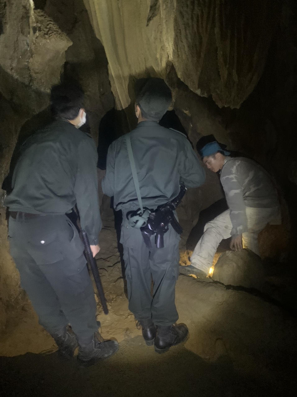 Khẩn trương truy bắt đối tượng giết người tại đồi cao su