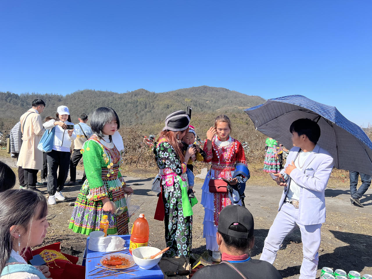 Rộn ràng du xuân cùng đồng bào vùng cao Y Tý 