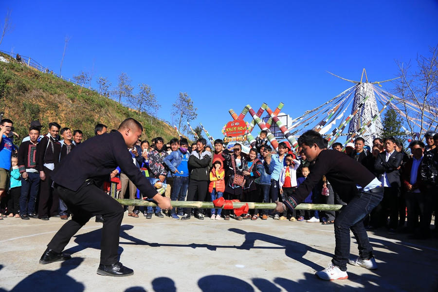 Khai mạc Lễ hội khèn hoa và Hội xuân mở cổng trời Fansipan 