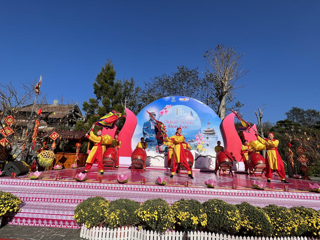 Khai mạc Lễ hội khèn hoa và Hội xuân mở cổng trời Fansipan 