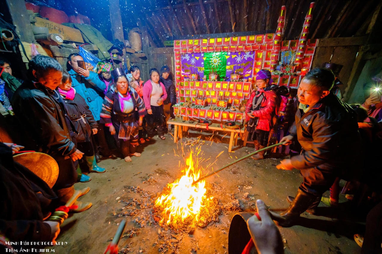 Độc đáo lễ cúng hết Tết của người H’Mông ở bản Sâu Chua, Sa pa.