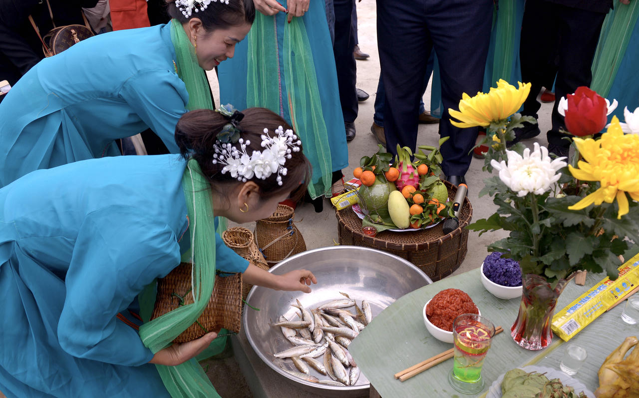 Ngày xuân về Pa So xem hội Đua thuyền đuôi én Pa So