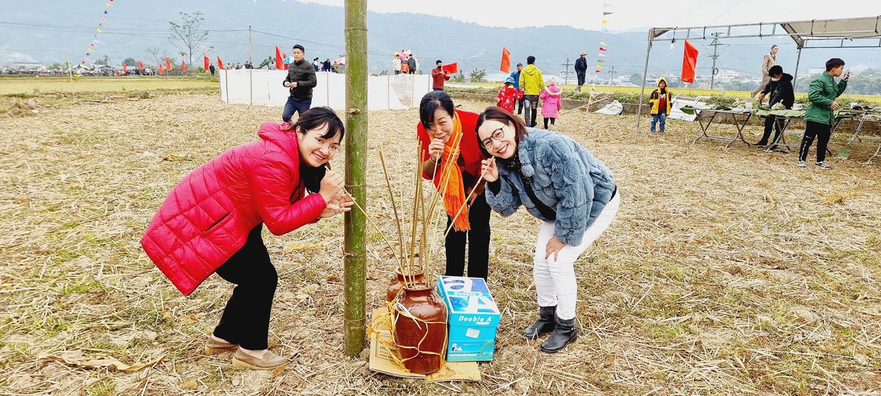 Rộn ràng lễ hội “Lùng Tùng” của dân tộc Thái huyện Than Uyên 