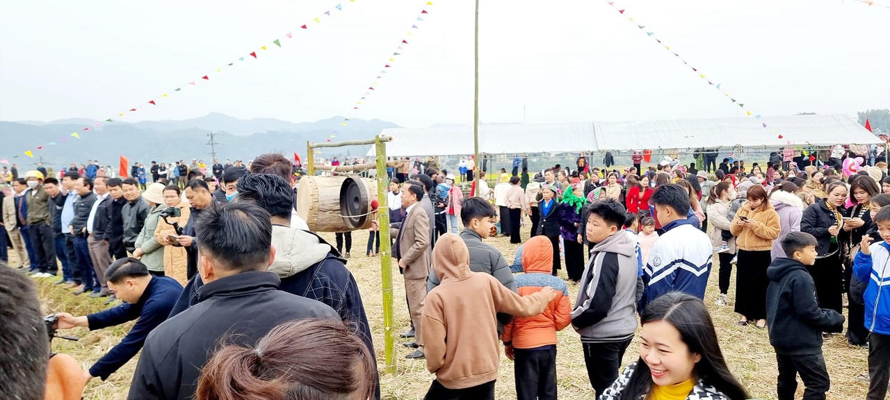 Rộn ràng lễ hội “Lùng Tùng” của dân tộc Thái huyện Than Uyên 