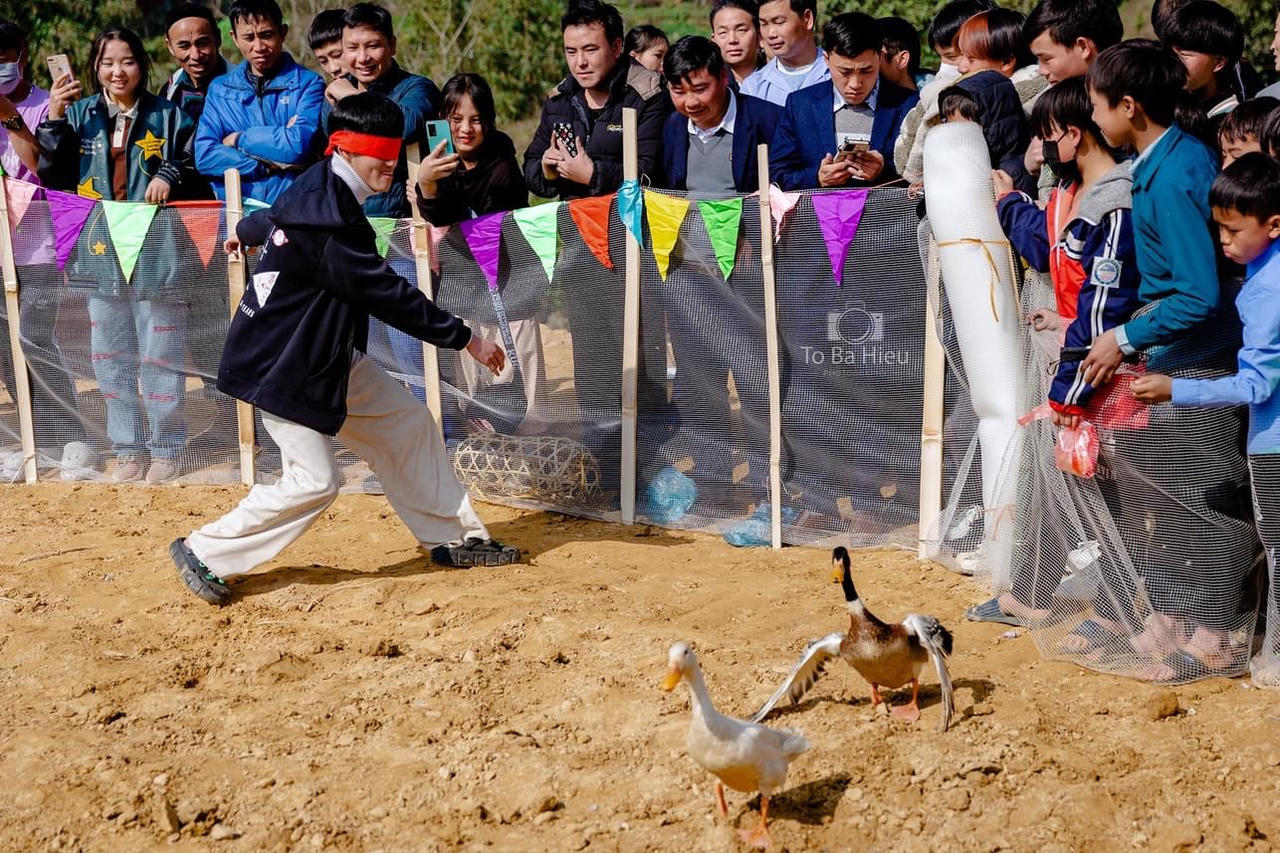 Tưng bừng Lễ hội Gầu Tào của dân tộc Mông ở Sa Pa