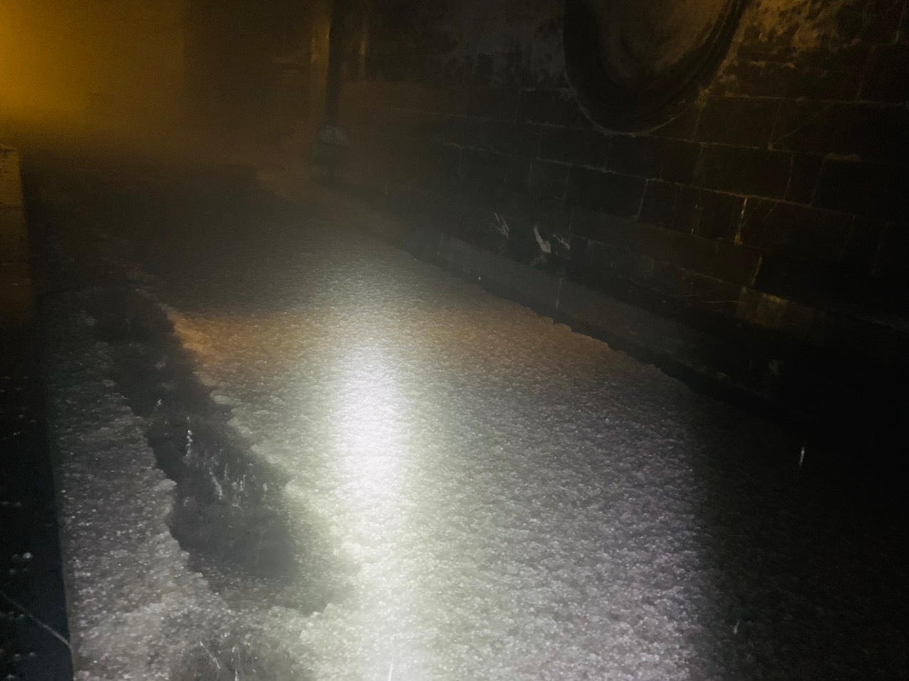 Mưa đá phủ trắng đỉnh Fansipan