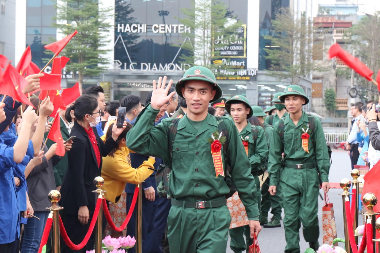 Thanh niên từ miền núi phía Bắc đến vùng biển phía Nam nô nức nhập ngũ