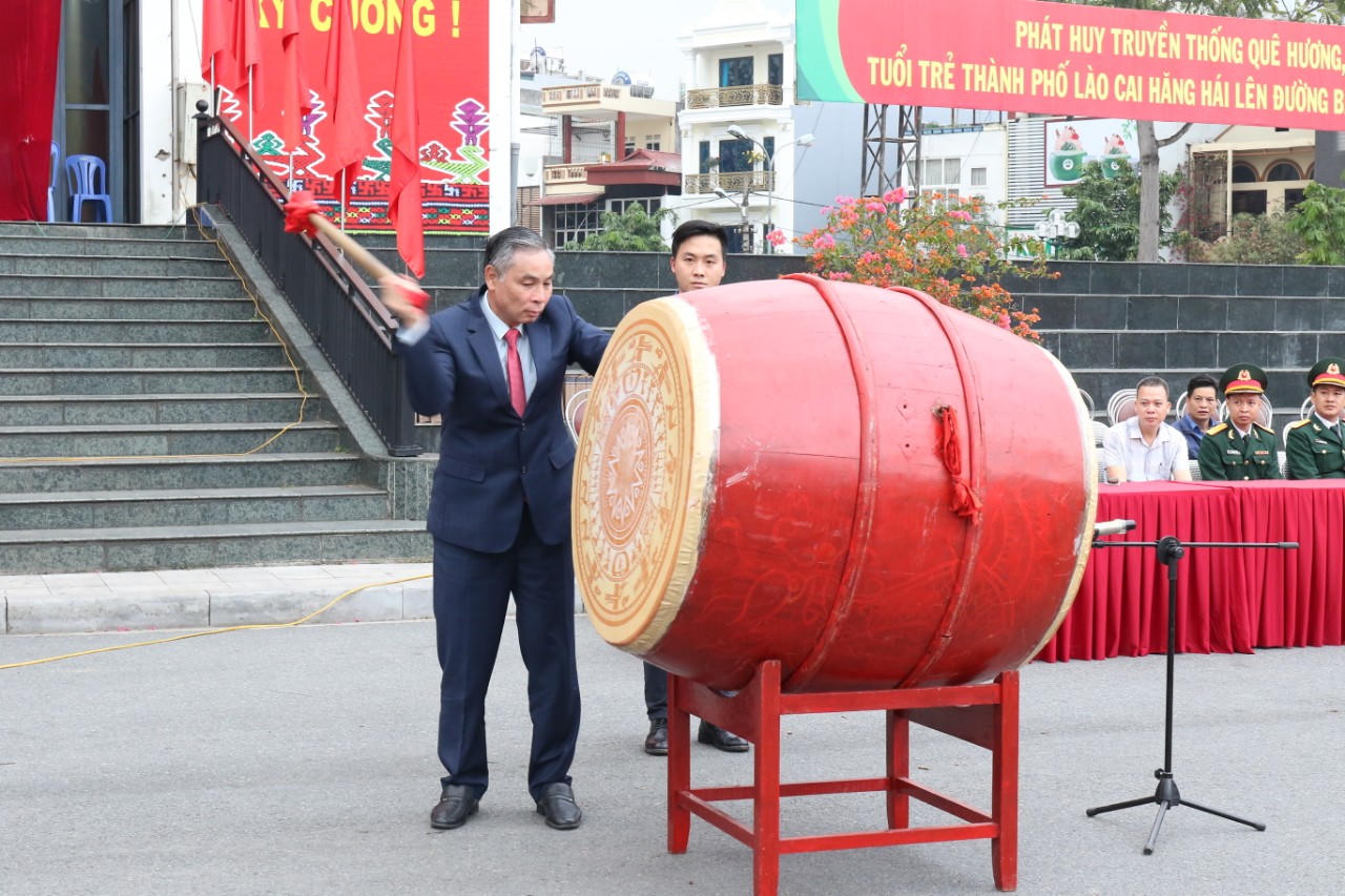 Thanh niên từ miền núi phía Bắc đến vùng biển phía Nam nô nức nhập ngũ