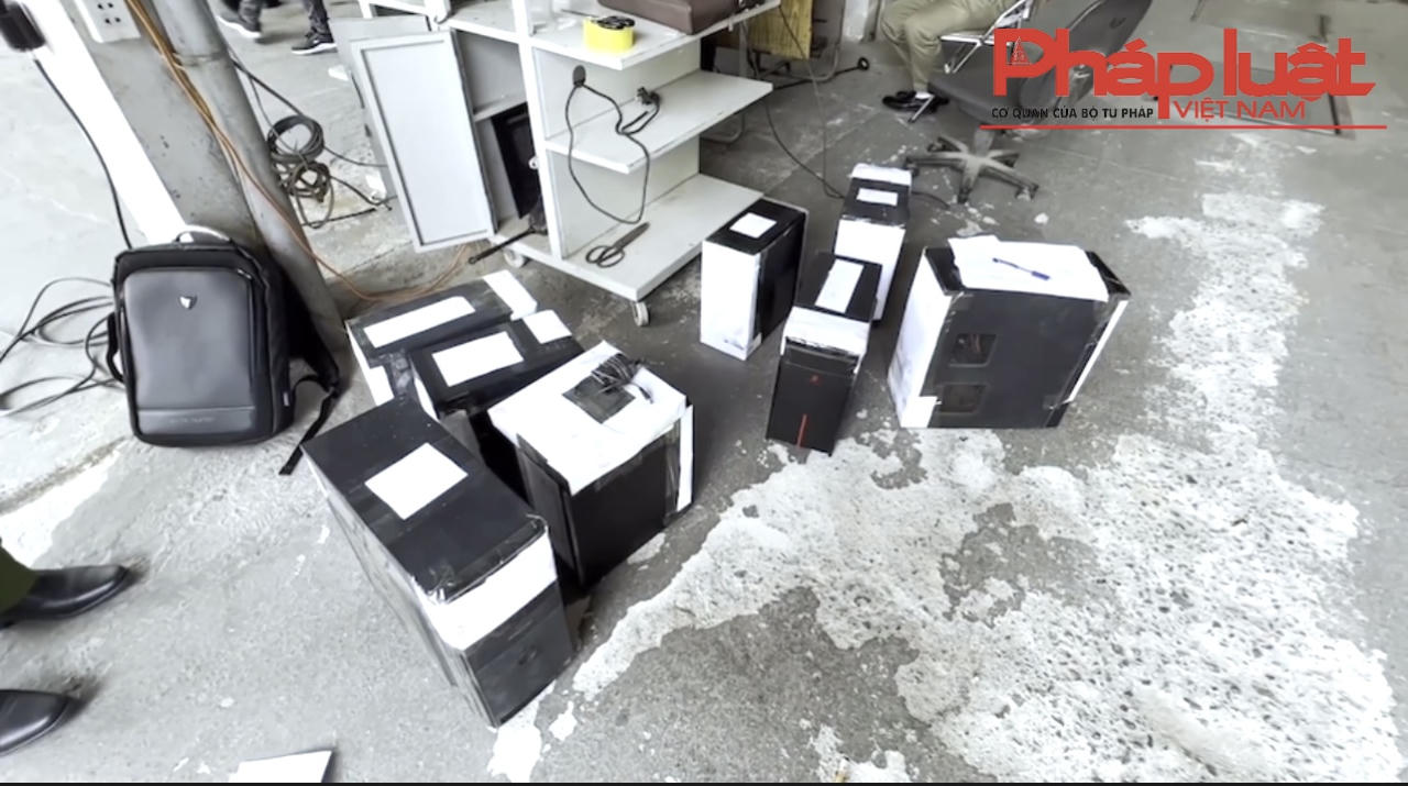  Tạm giữ hình sự, khám xét khẩn cấp nơi làm việc của cán bộ Trung tâm Đăng kiểm xe cơ giới 2401D Lào Cai