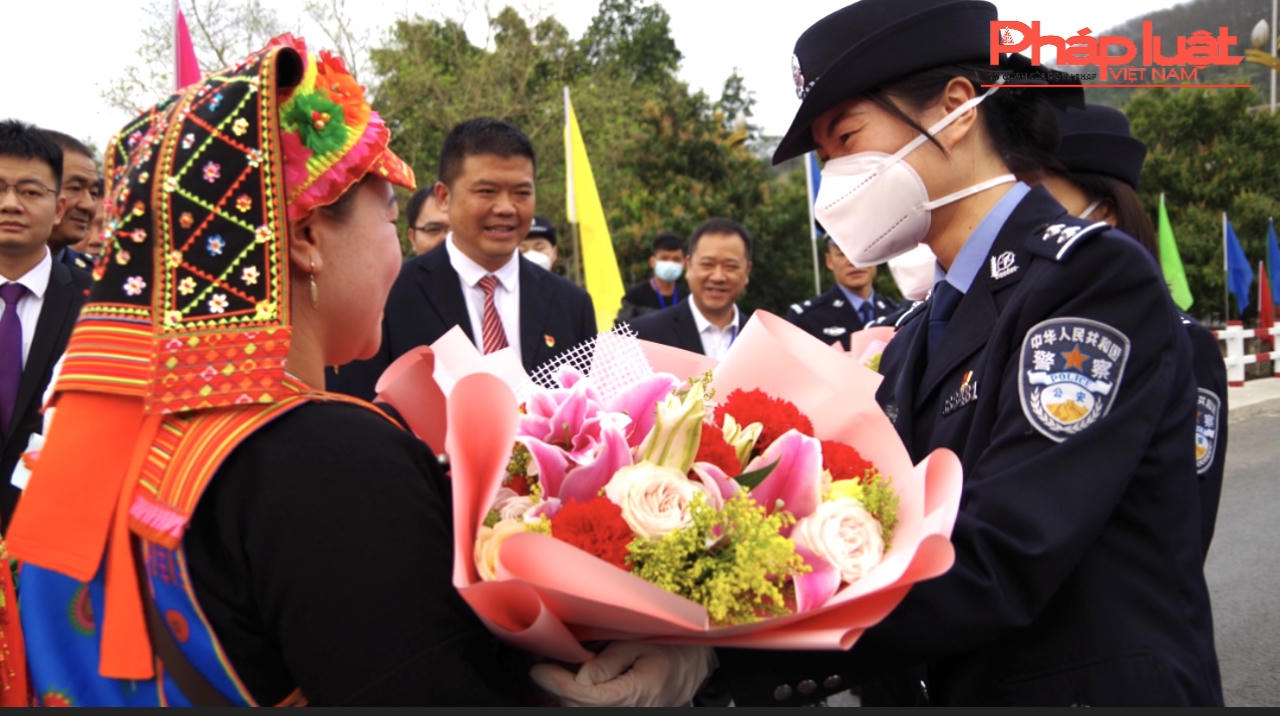 Chào đón những cư dân đầu tiên xuất - nhập cảnh qua Cửa khẩu Ma Lù Thàng sau 3 năm dịch COVID-19